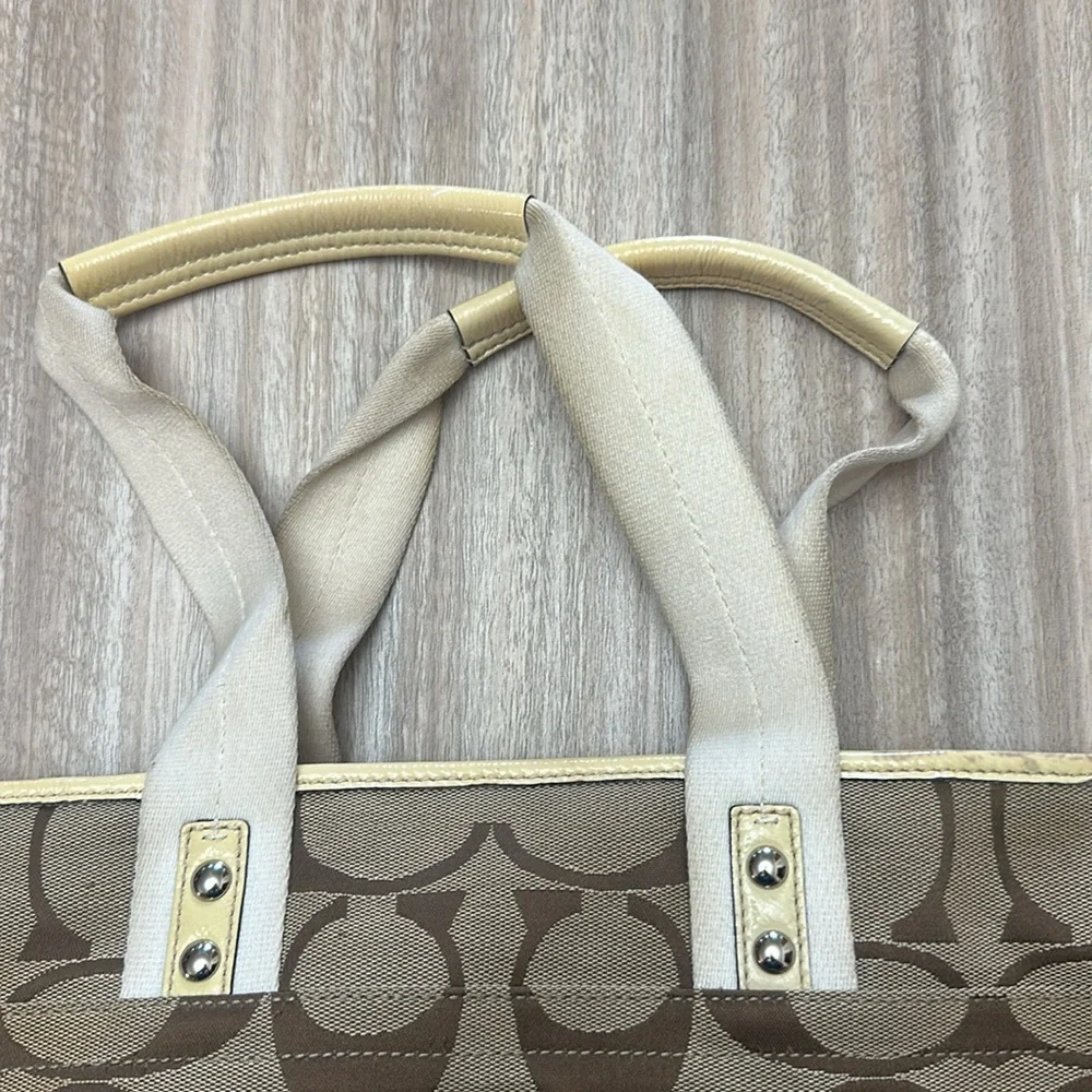 Vintage Coach Daisy Signature Logo Shoulder Bag #F1487
